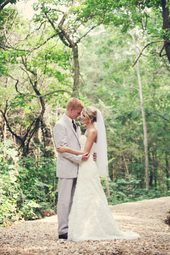 missouri rustic barn wedding